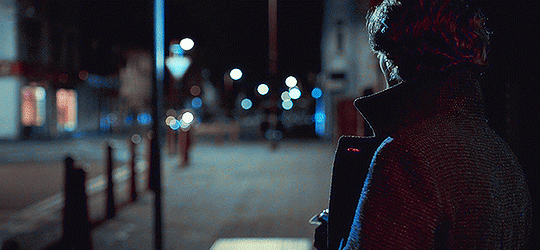 soldierstoday: Sherlock in TEH: turned away from the camera