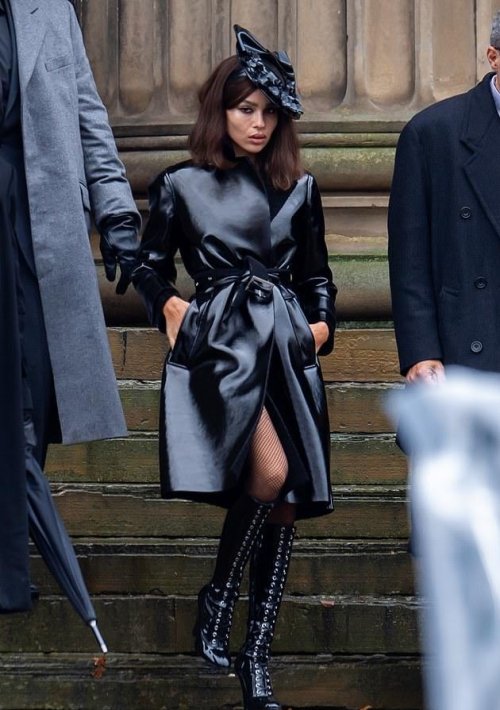 the-catwoman:  Zoë Kravitz as Selina Kyle in the set of THE BATMAN