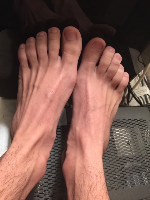skindive1:  My feet