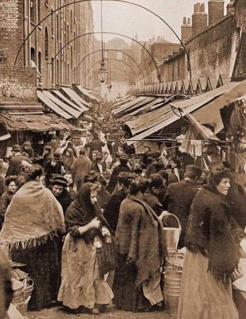1908 - Ventworth Street Market - London Nudes