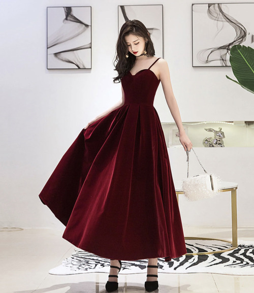 promdresses-dreamprom:(via Burgundy velvet short prom dress party dress from Dress idea)