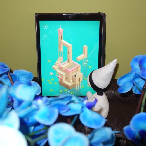 Ida wants to see photos of you playing Monument Valley! Don&rsquo;t let her down! Send us a phot