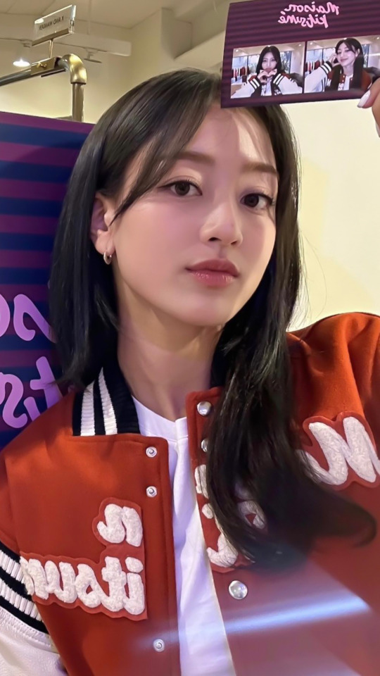 Jihyo Lockscreens.