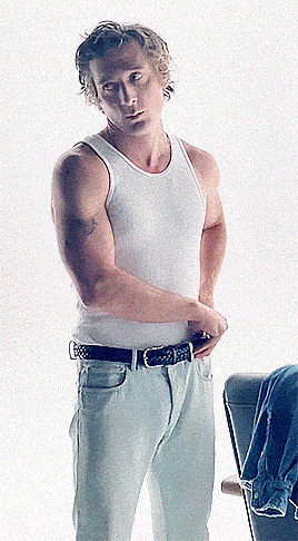 heardchef:jeremy allen white + instyle 
