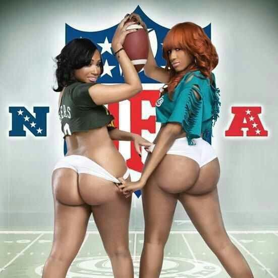 thycklikechocolate:  Nfc Vs. Afc……..  I want to be the ball