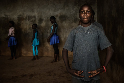 visualjunkee:Ballet dancers in the Kibera neighborhood of Nairobi, Kenya one of biggest slums in Afr