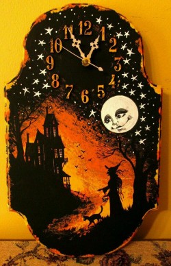 hallowhorror:  What a beautiful clock 