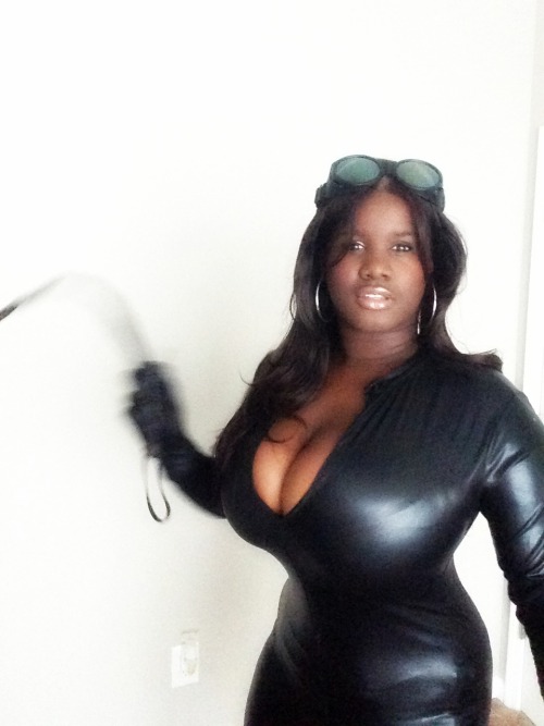 thevenusnoire:  My catwoman cosplay!! All adult photos