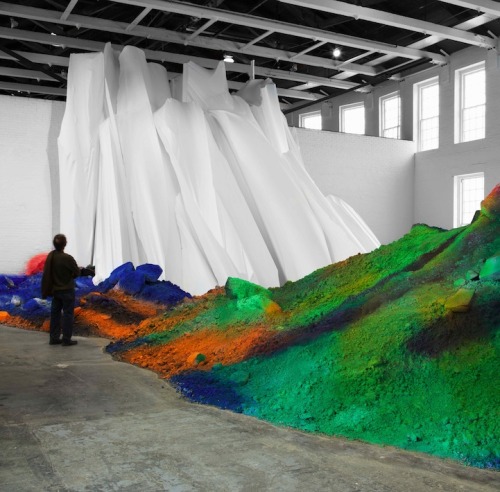 therhumboogie: By Katharina Grosse, these huge, beautiful sculptural installations utilise their env