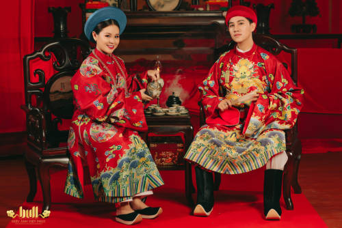 Beautiful red áo tấc created for Vietnamese wedding. Traditionally, Nguyễn dynasty preferred blue, g