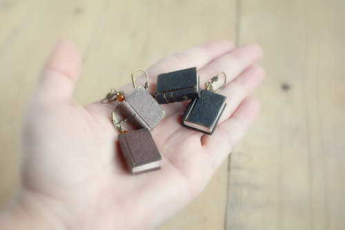 sosuperawesome:Miniature book jewelry -including Custom Book Cover Necklace - by JewelryByCompliment