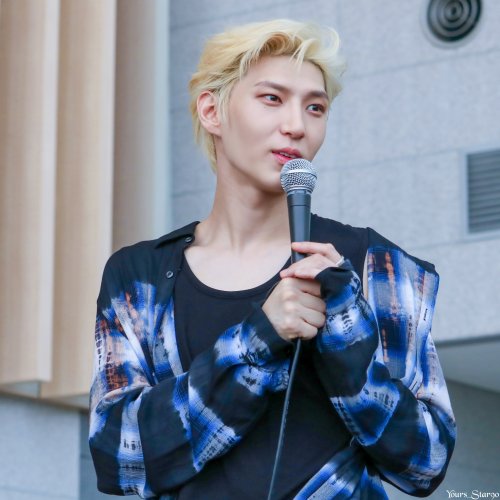 officialrovix:190626 Leo @ Show Champion Mini Fanmeeting | © Yours_star90