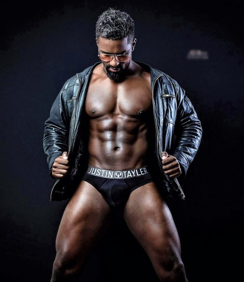 beautifulblackmenfromphilly:https://beautifulblackmenfromphilly.tumblr.com/