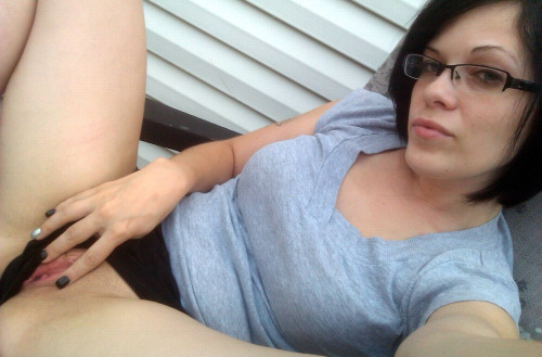 selfiestream:  http://bloggingdrunk.com/selfies