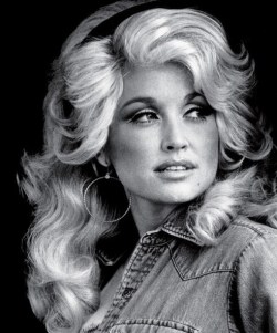 vintagehottieswow:  Dolly Parton