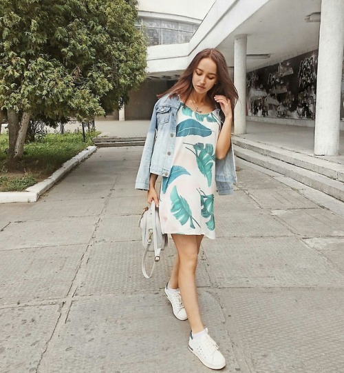 Pretty in palm print! Style blogger @duffymoss featuring her LightInTheBox dress. Get it for $11.69.