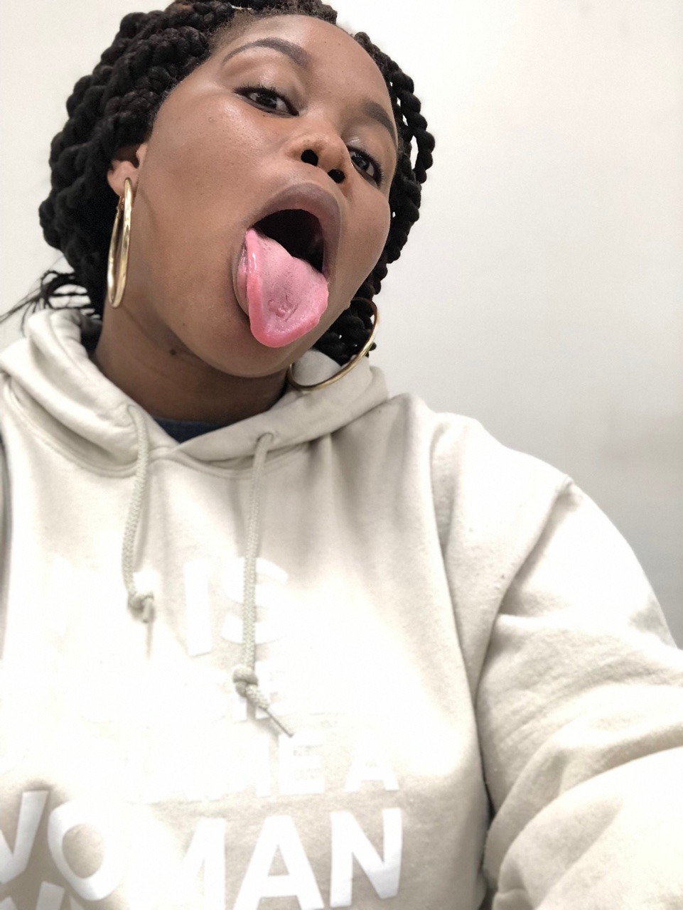 niemacreamm:  Cause she doesn’t always need to be naked. She chooses to be that