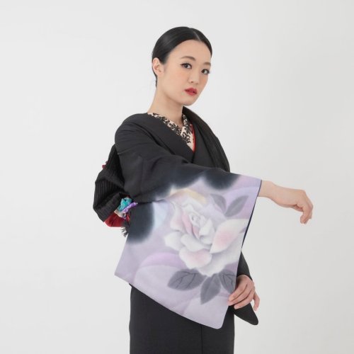 Extremely chic modern kimono by Anju, featuring an unsual placement as only the right sleeve is patt