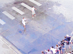 ladrats:   Slow motion water balloon fight 