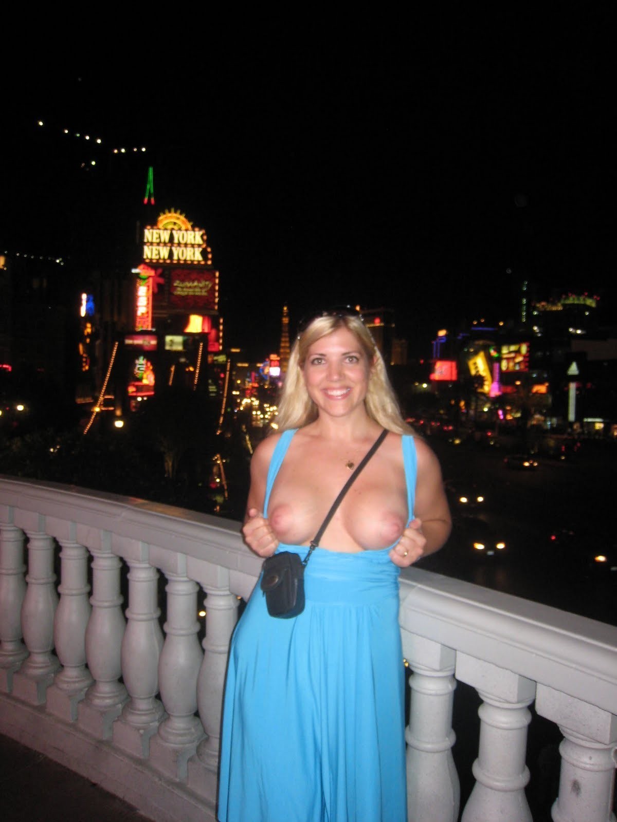 sin-city-sights:peepys-roadrunner:  Flashing her tits around Vegas!   On the pedestrian