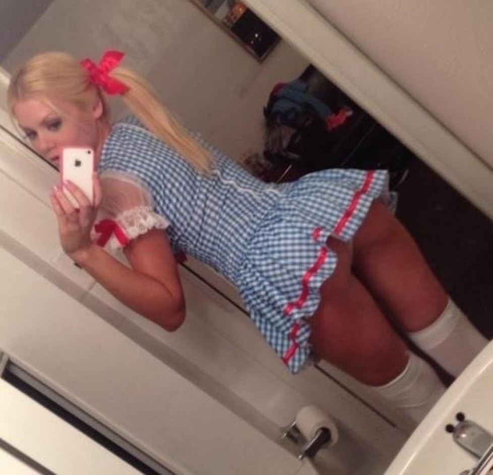 Sexy Skirt Selfies