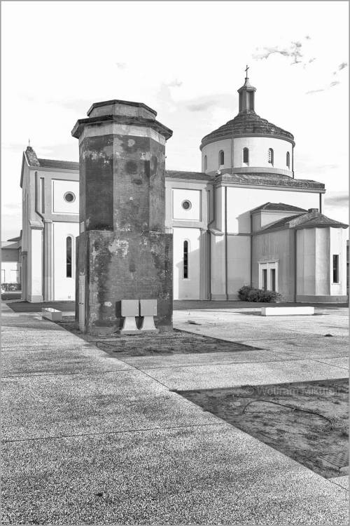 Chiesa di Santa Rosa (1934), Area Centro Servizi, Calambrone (PI), Italy.  Architect: Ghino Venturi 