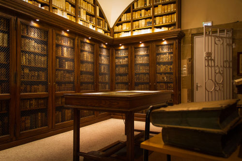 booksnbuildings: Médiathèque protestante de Strasbourg, salles historiques. Photo: C