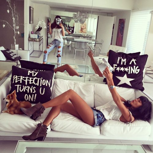 beautiella:one-and-only-beauty:one-and-only-beauty.tumblr.comWhoever said money couldn’t buy happine