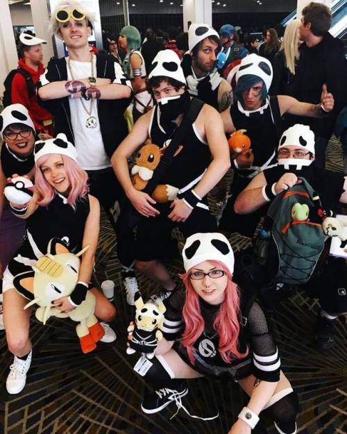 guz-daddy: Team Skull Flexin on’em at Youmacon 2018!!