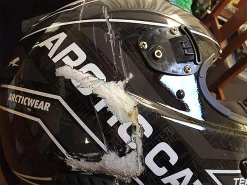 songersingwriterr: pr1nceshawn: Why You Should Always Wear Your Helmet. PSA: never put stickers on y