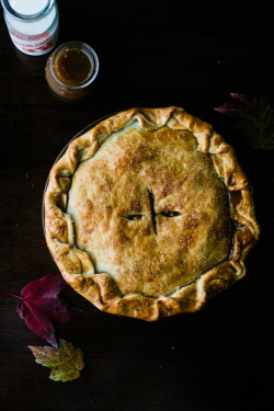 confectionerybliss:  Caramel Apple PieSource: For The Love Of The South