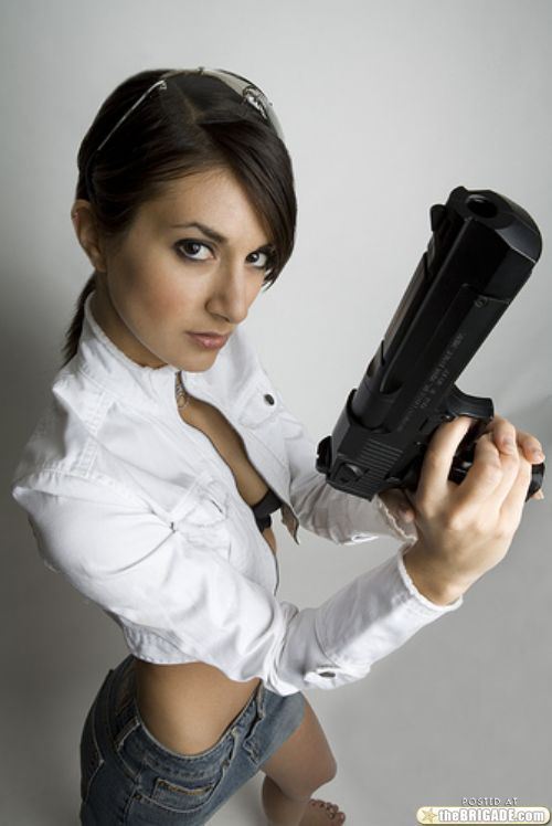 girlandguns:  Girl With Gun  follow me at : http://girlandguns.tumblr.com/