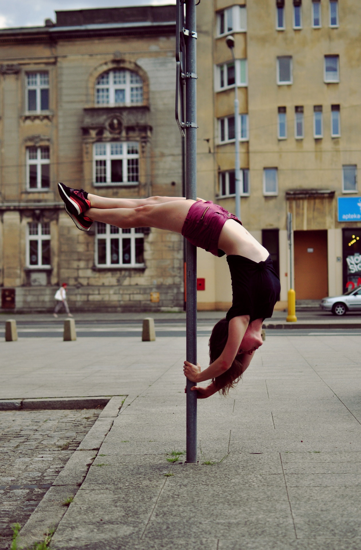 i-wander-and-wonder: in-fitnessandin-health:  nopainnopolegain:  StreetPole  Impressive!