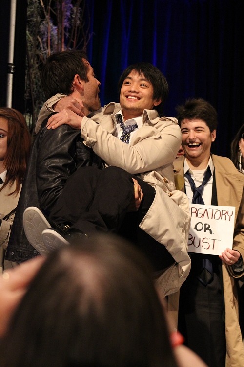valalecki:Misha carrying Osric onstage during the judging of the Cas costume contest.