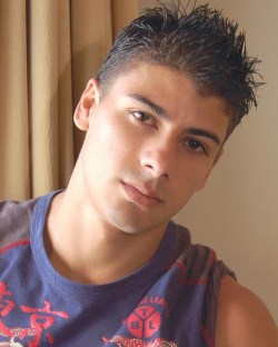 desamoursdebeauxmecs:  http://desamoursdebeauxmecs.tumblr.com/  Very handsome guy may be he has a big stuf down his jock!!!