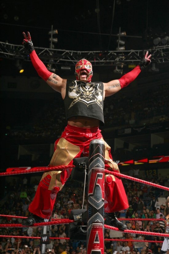 the-scarlet-album-of-theory:  Rey Mysterio showing love to some of the most beloved