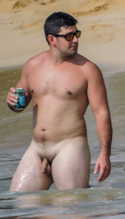 dirtystraightguys:  Might have a small cock but I like his build.