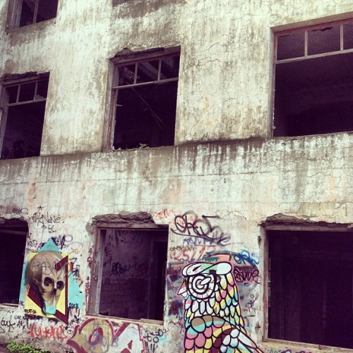 oceanmint:  #vladivostok #streetart #abandoned