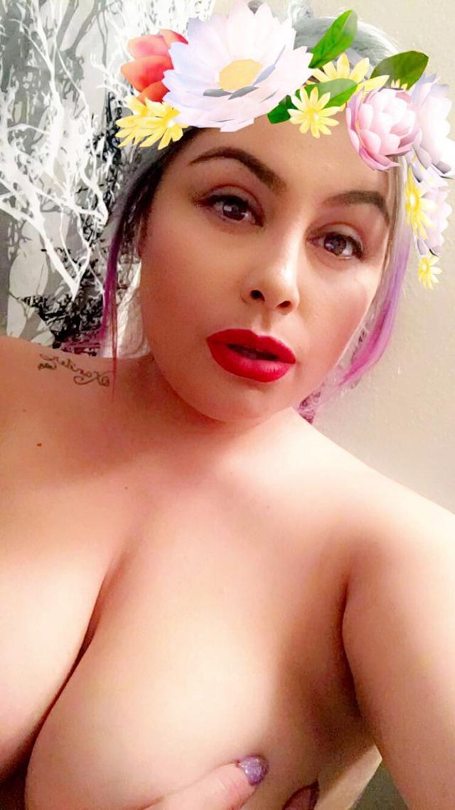 fuckmehard:  latinashunter:  Beautiful Busty Phat Booty Mama!  I understand. How