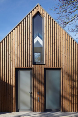 gregmelander:  SKY LIGHT  I could see this room in my future. (via Giles Pike Architects designs timber-clad house for a tiny plot)