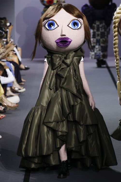 freerenata: therudecouture:Viktor &amp; Rolf fall 2017 couture collection honestly this gagged m