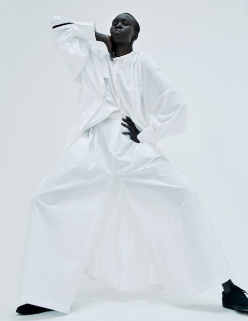 visualjunkee: ALEK WEK - photography: Txema Yeste - styling: Bernat Buscato - hair: Lacy Redwy - makeup: Tyron Machhausen - set design: Chad Dziewior - Models online editorial May 2017 featured: The Row shirt, pants & sneakers