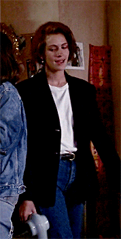 dianasofthemyscira:Outfits Julia Roberts wore in Pretty Woman (1990)