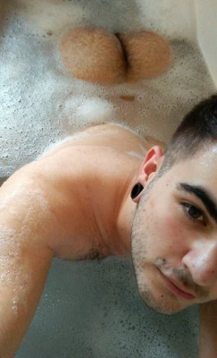 tfootielover:  i love his dark eyes..and his fuzzy butt .. i wanna play with him ;))))