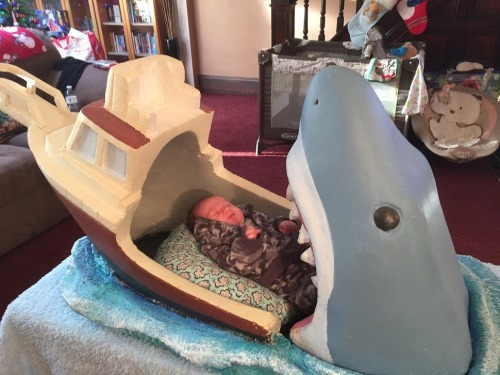 sixpenceee:  Since his friends Mark and Cindy Melaccio announced that they were expecting a baby boy, sculptor Joseph Reginella had the idea to create a bed unlike any other for the little guy. Taking about a week to fully complete, little Mikey Melaccio