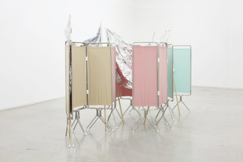 mentaltimetraveller:  Gabriel Kuri, Privacy Standards, 2015. Aluminum and polyester folding screens, aluminum blankets, wooden stocks. 210 x 358 x 128 cm. Esther Schipper, Berlin