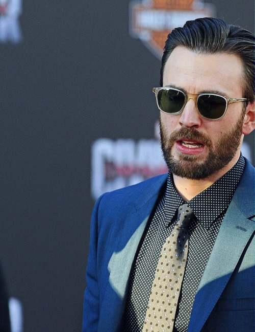 observantistic:CHRIS EVANS Premiere of ‘Captain America: Civil War’ at Dolby Theatre in Los Angeles 