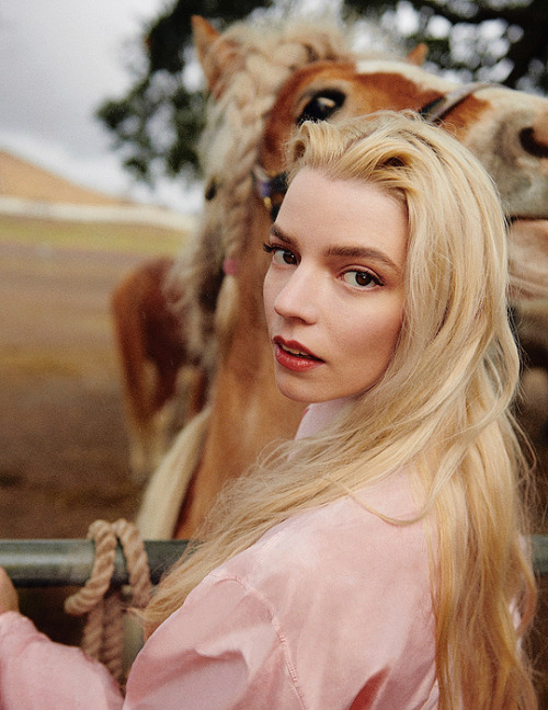 alexcabotgf: ANYA TAYLOR-JOYVanity Fair | © Ryan McGinley