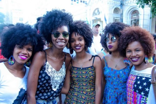 kinkandcoil:  40 Incredible Photos from Brazil’s First Natural Hair Empowerment March[Source]