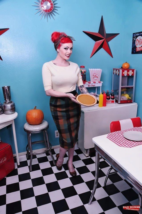alternative-pinup:  Alternative Pinup girlPinup girl Twitter